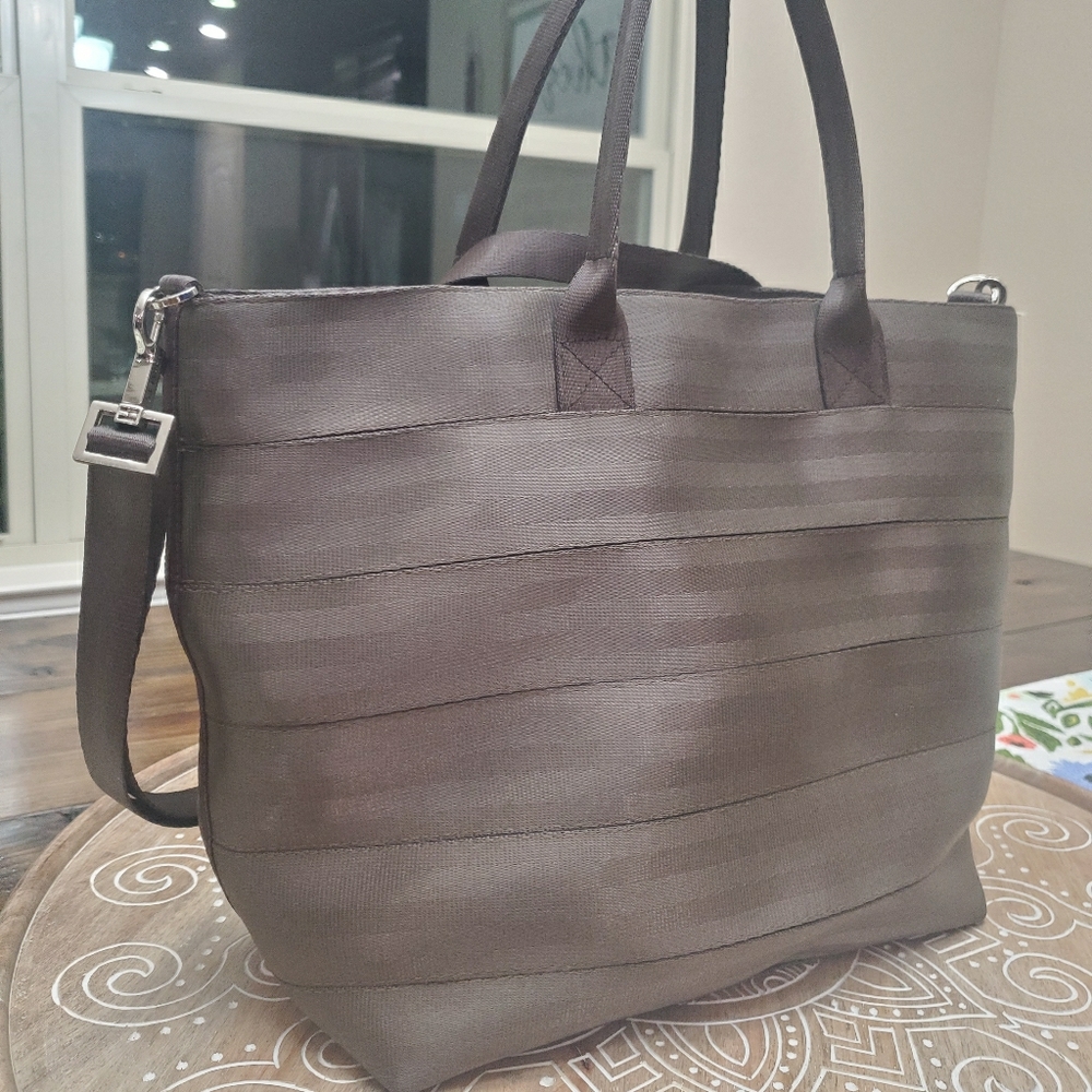 Harvey Seat Belt Bag